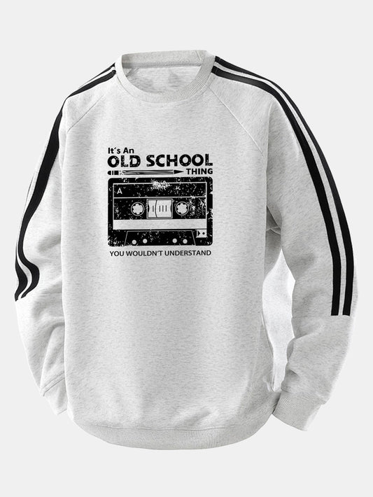 Moletom raglan listrado vintage com estampa de fita cassete e modelagem confortável