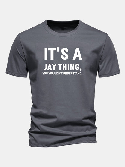 Camiseta de algodão com estampa “É Coisa do Jay” e corte regular