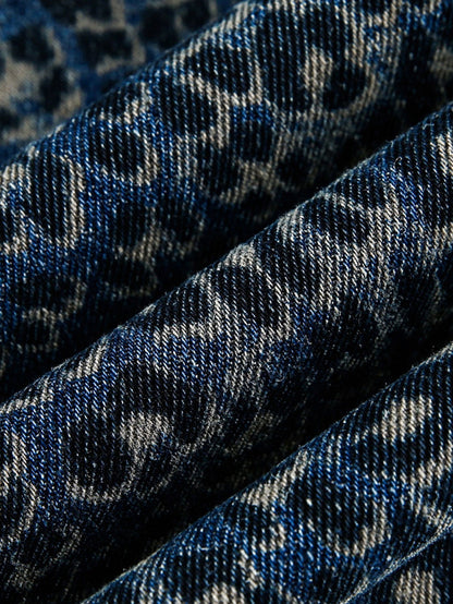 Calça Baggy de Denim com Estampa de Onça e Efeito Desgastado
