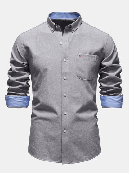 Camisa Oxford listrada com contraste e botões na gola
