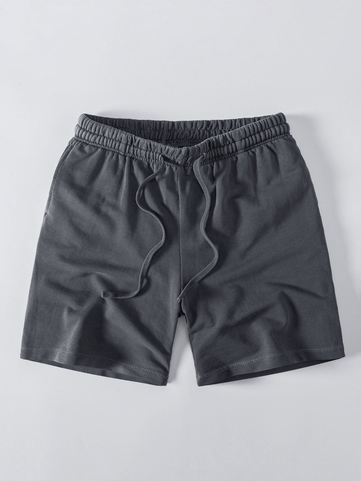 Camiseta Pesada com Ombro Caído e Efeito Lavado & Shorts com Cordão e Efeito Desgastado Lavado