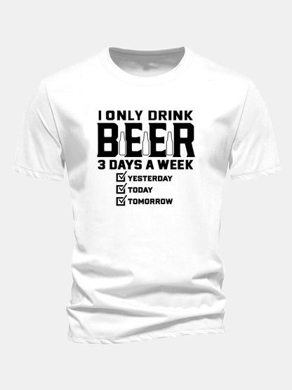 Camiseta de algodão de caimento regular com estampa “I Only Drink Beer”