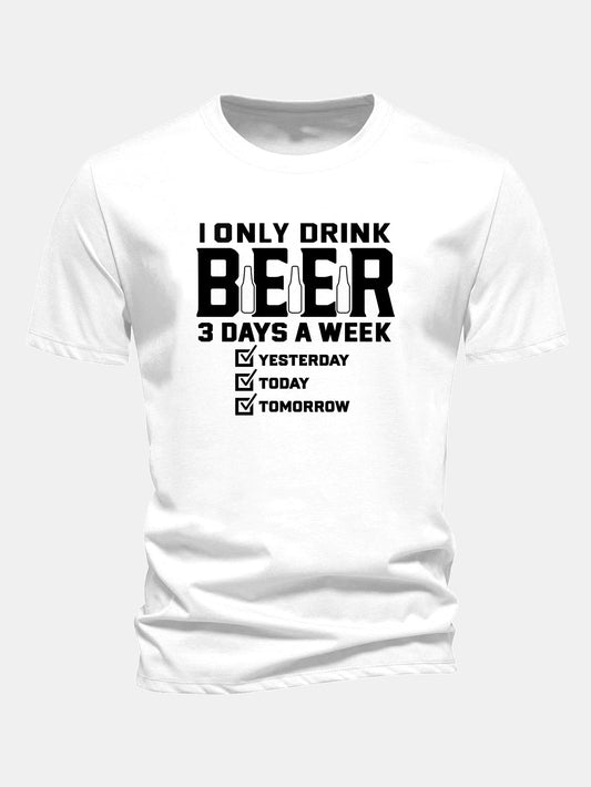 Camiseta de algodão de caimento regular com estampa “I Only Drink Beer”