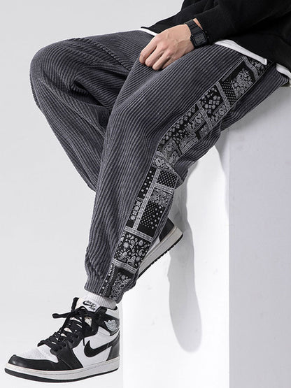 Calça de veludo cotelê com painéis estampados de paisley