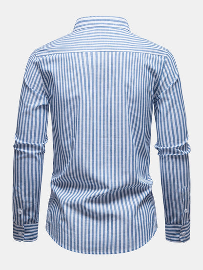 Camisa com gola alta e listras com aparência de linho