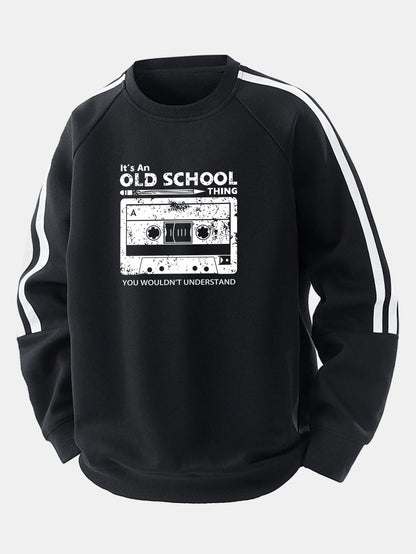 Moletom raglan listrado vintage com estampa de fita cassete e modelagem confortável