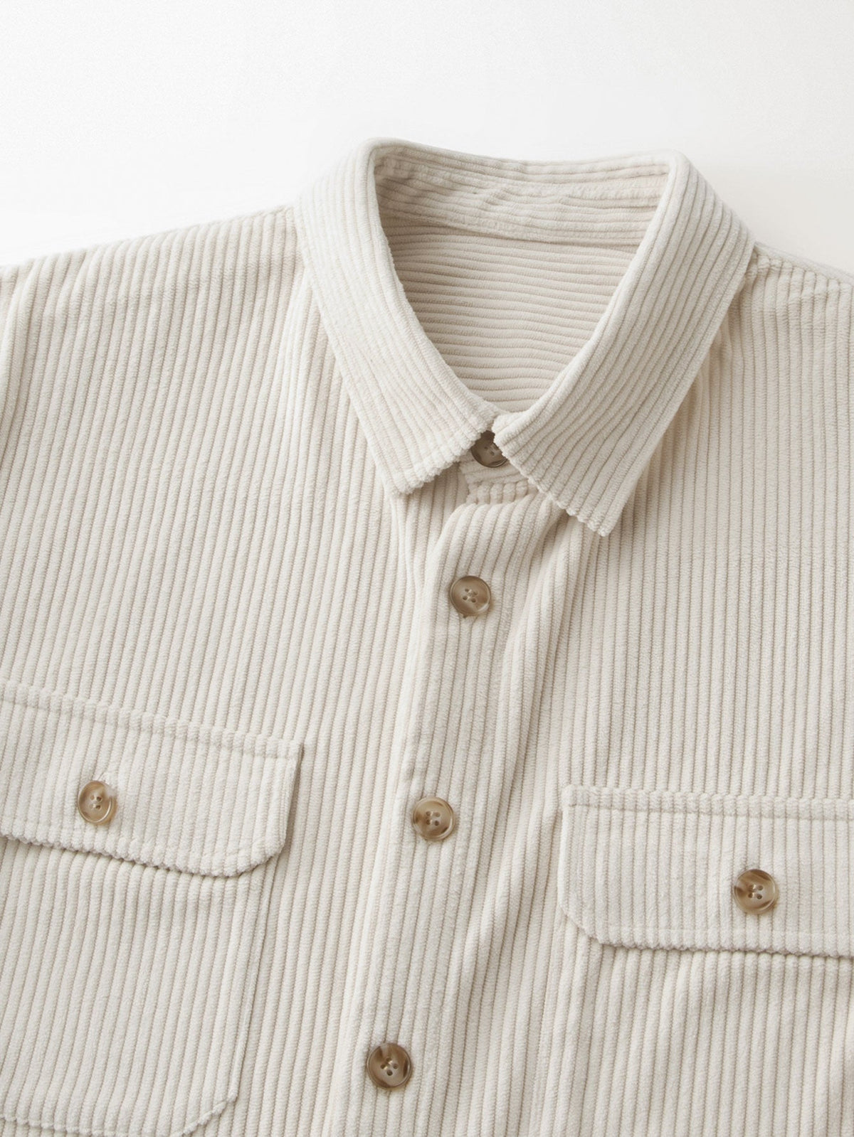 Sobrecamisa de veludo cotelê com dois bolsos no peito