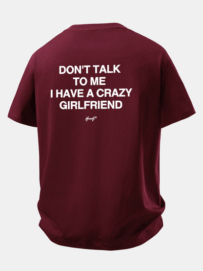 Camiseta de algodão de corte confortável com estampa nas costas “Não fale comigo, tenho uma namorada maluca”
