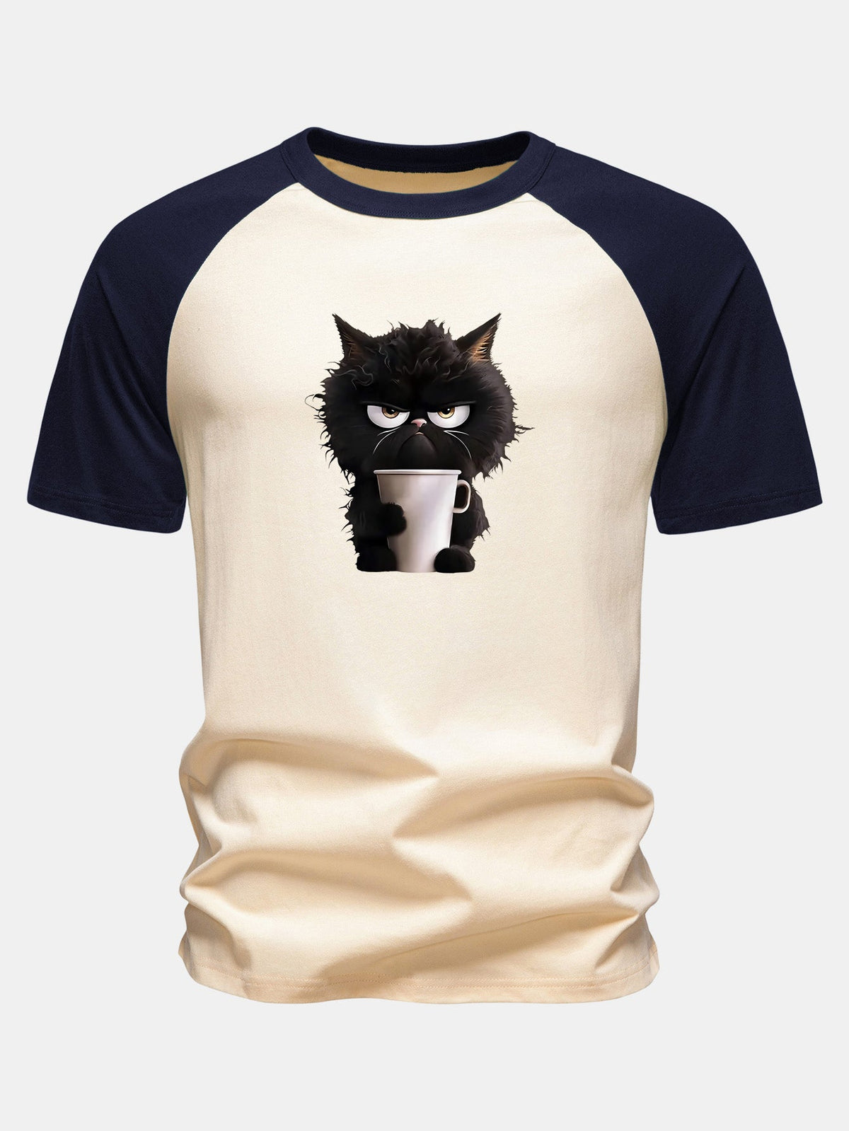 Camiseta de algodão com mangas raglan e estampa de gato preto tomando café
