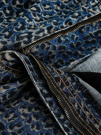 Calça Baggy de Denim com Estampa de Onça e Efeito Desgastado