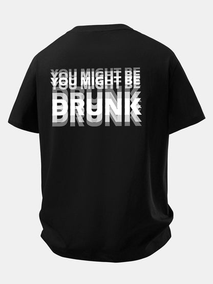 Camiseta de algodão com corte confortável e estampa traseira “Você pode estar bêbado”