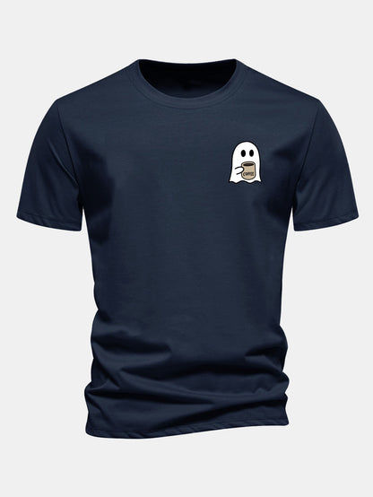 Camiseta de algodão com estampa de fantasma tomando café e caimento regular