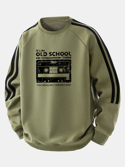 Moletom raglan listrado vintage com estampa de fita cassete e modelagem confortável