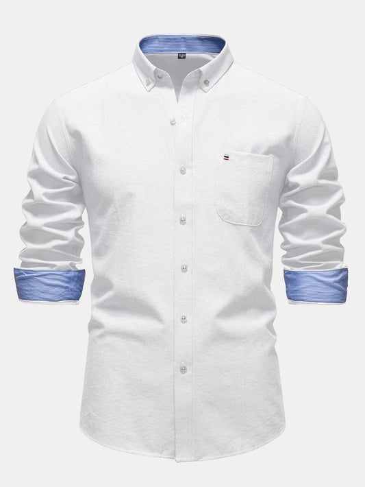 Camisa Oxford listrada com contraste e botões na gola