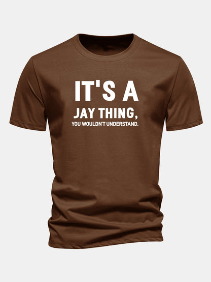 Camiseta de algodão com estampa “É Coisa do Jay” e corte regular