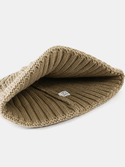 Gorro docker curto de tricô canelado com punho dobrado e etiqueta tecida de carinha sorridente
