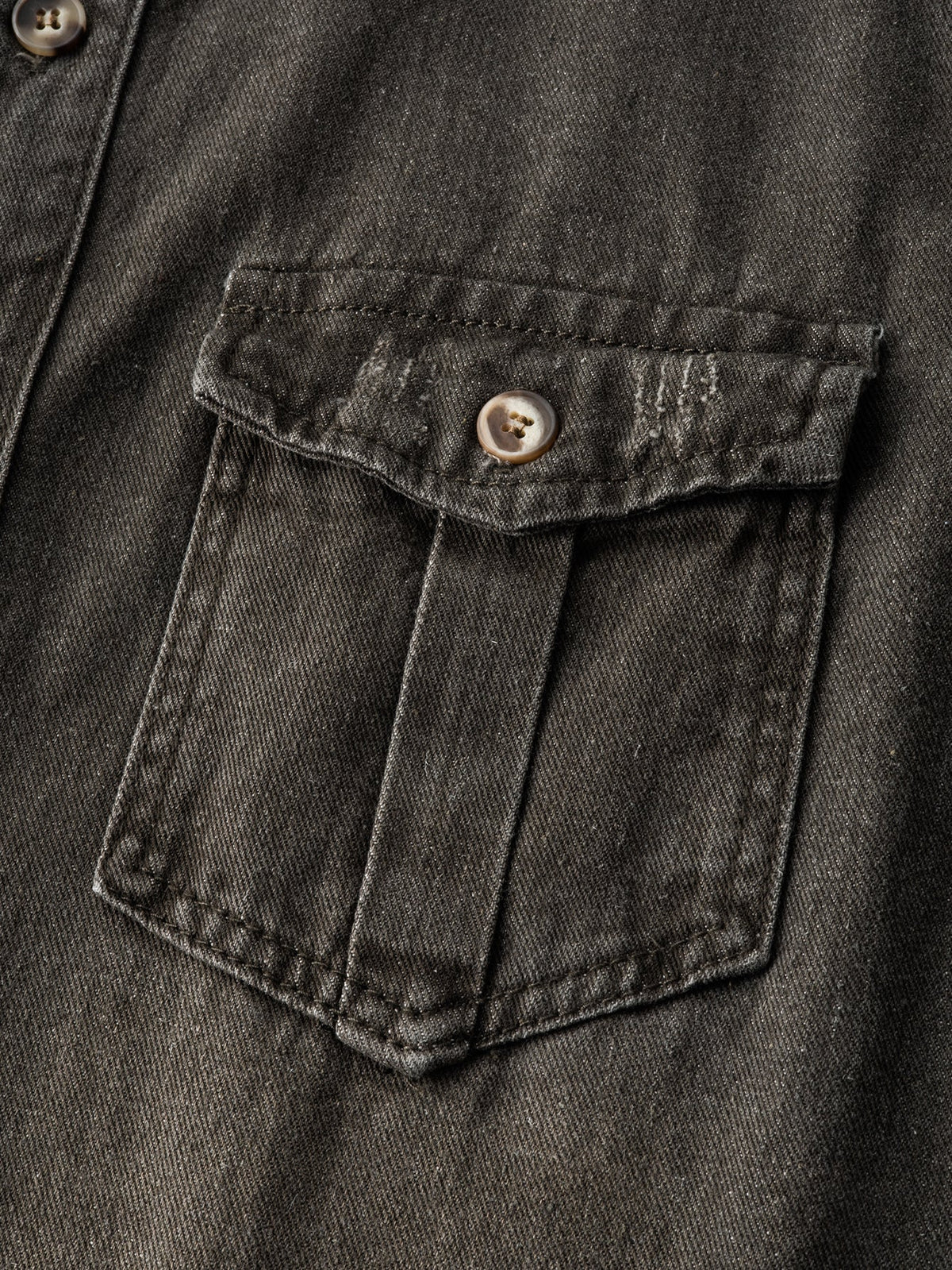 Sobrecamisa utilitária de jeans lavado