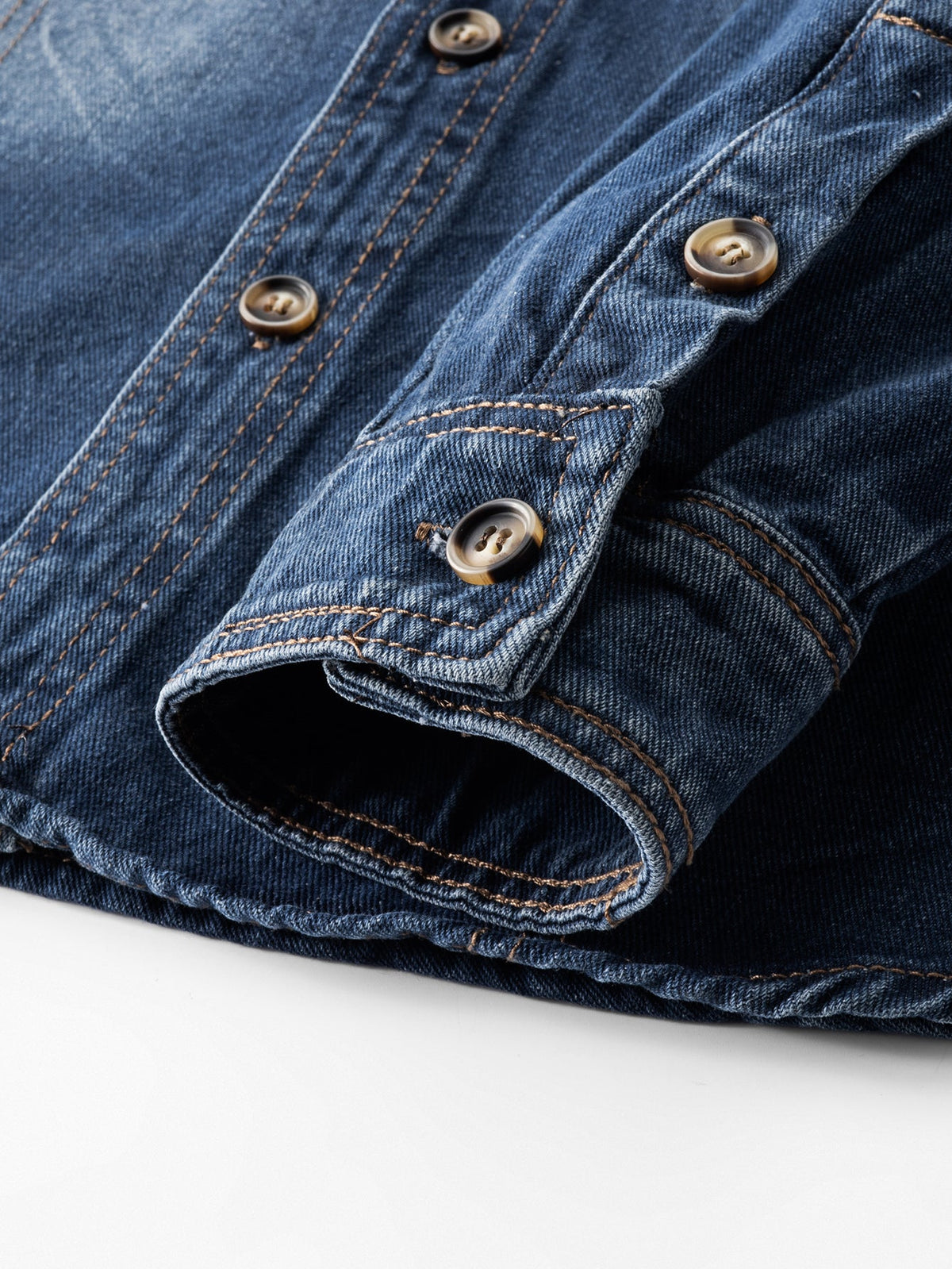 Sobrecamisa utilitária de jeans lavado xadrez contrastante