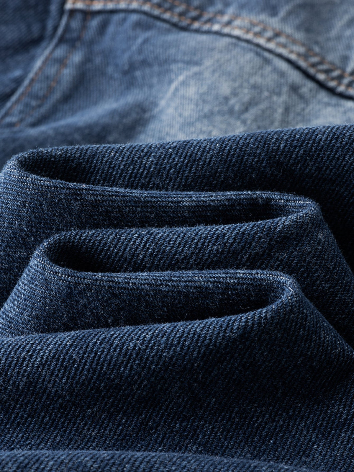 Sobrecamisa utilitária de jeans lavado xadrez contrastante