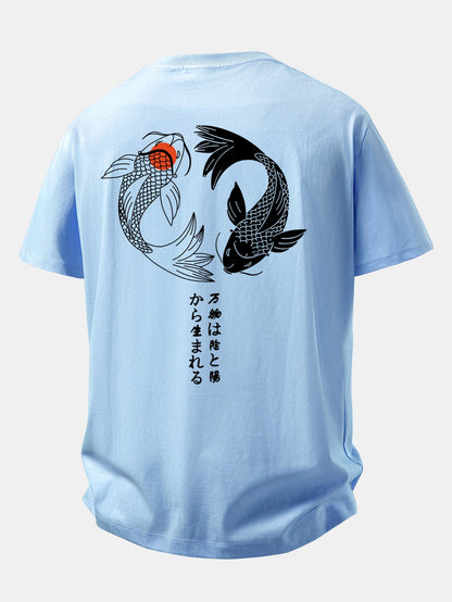 Camiseta de algodão com estampa japonesa de carpas koi e caimento confortável