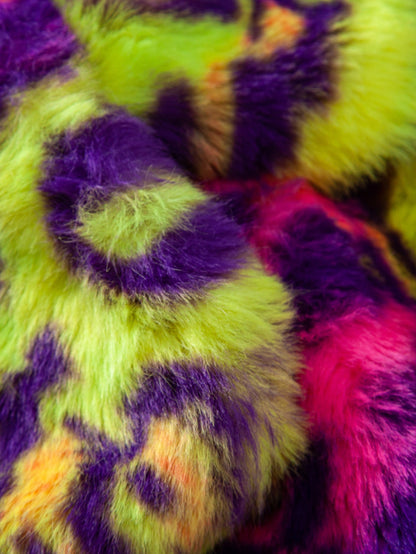 Sobretudo de Pelo Sintético com Estampa Colorida de Onça e Lapela com Entalhe