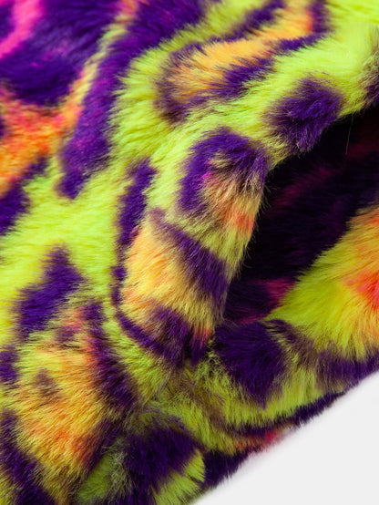 Casaco com Capuz de Pelo Sintético Estampa Leopardo Colorido com Zíper