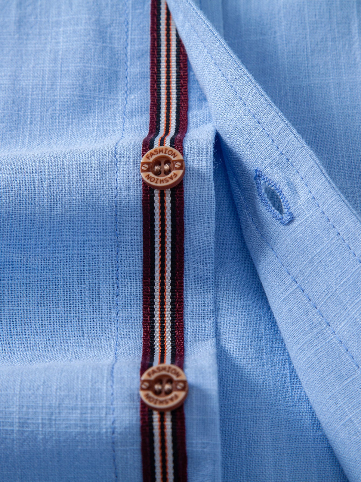 Camisa de manga longa com gola padre e aparência de linho