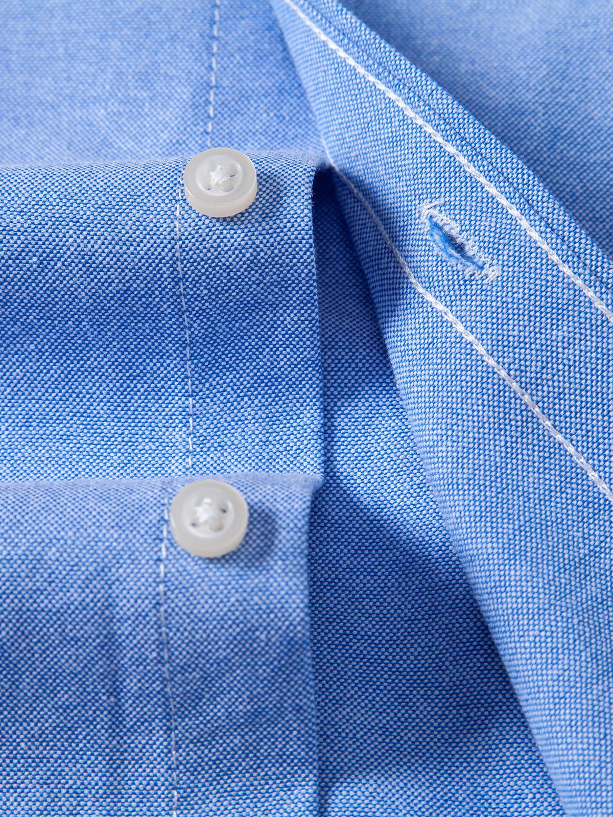 Camisa Oxford listrada com contraste e botões na gola